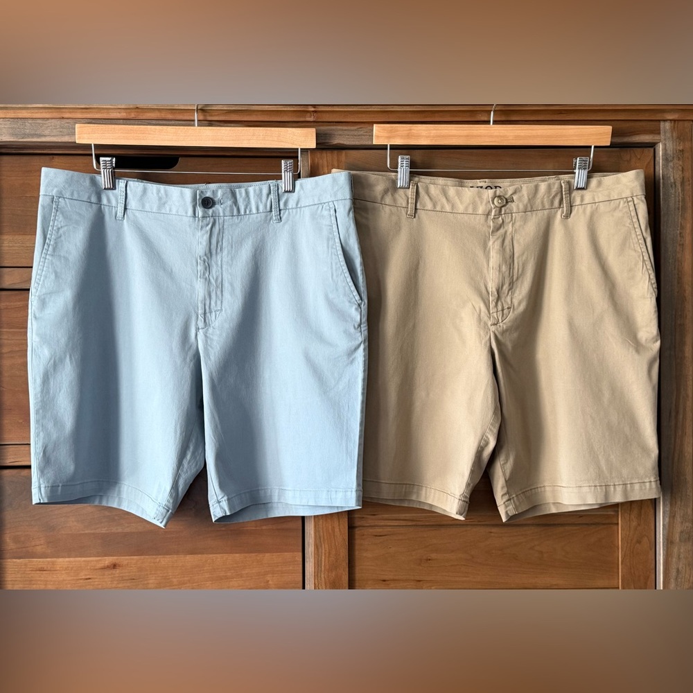 Bundle of TWO Pair Izod Men's Flat Front‎ Stretch Shorts 🩳 36 x 9.5"